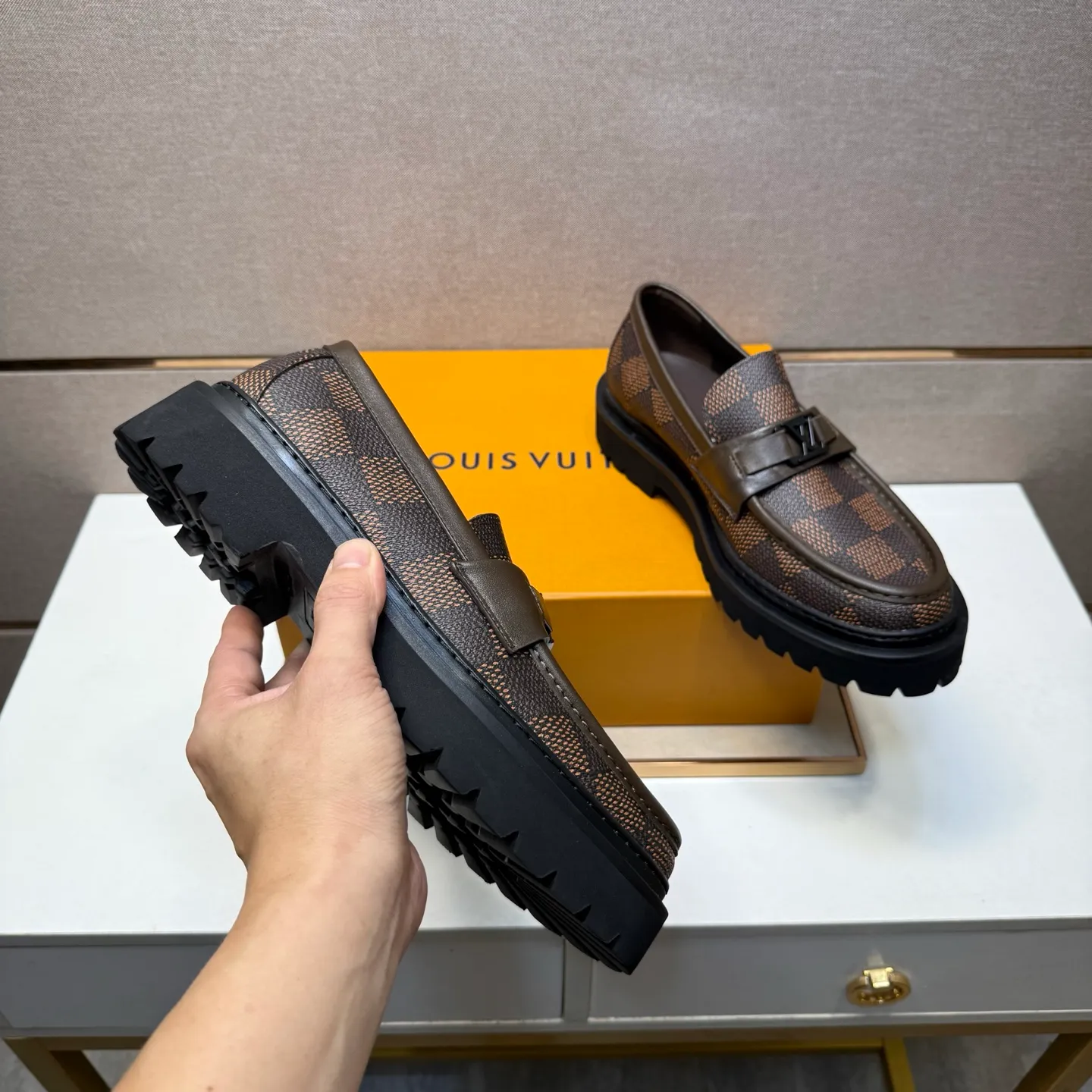 Men's men's shoes 💰pp620【Lv～】Men's casual leather shoes 2025z cabinet sales simultaneously 🔶Size: 39-44 #️⃣ 🔷3 colors🔜The upper is made of cowhide stitching ➕Cowhide lining, comfortable and breathable, sole: original comfortable and wear-resistant outsole, ⚠️real thing📱photographed🎬real thing is better📢📢📢